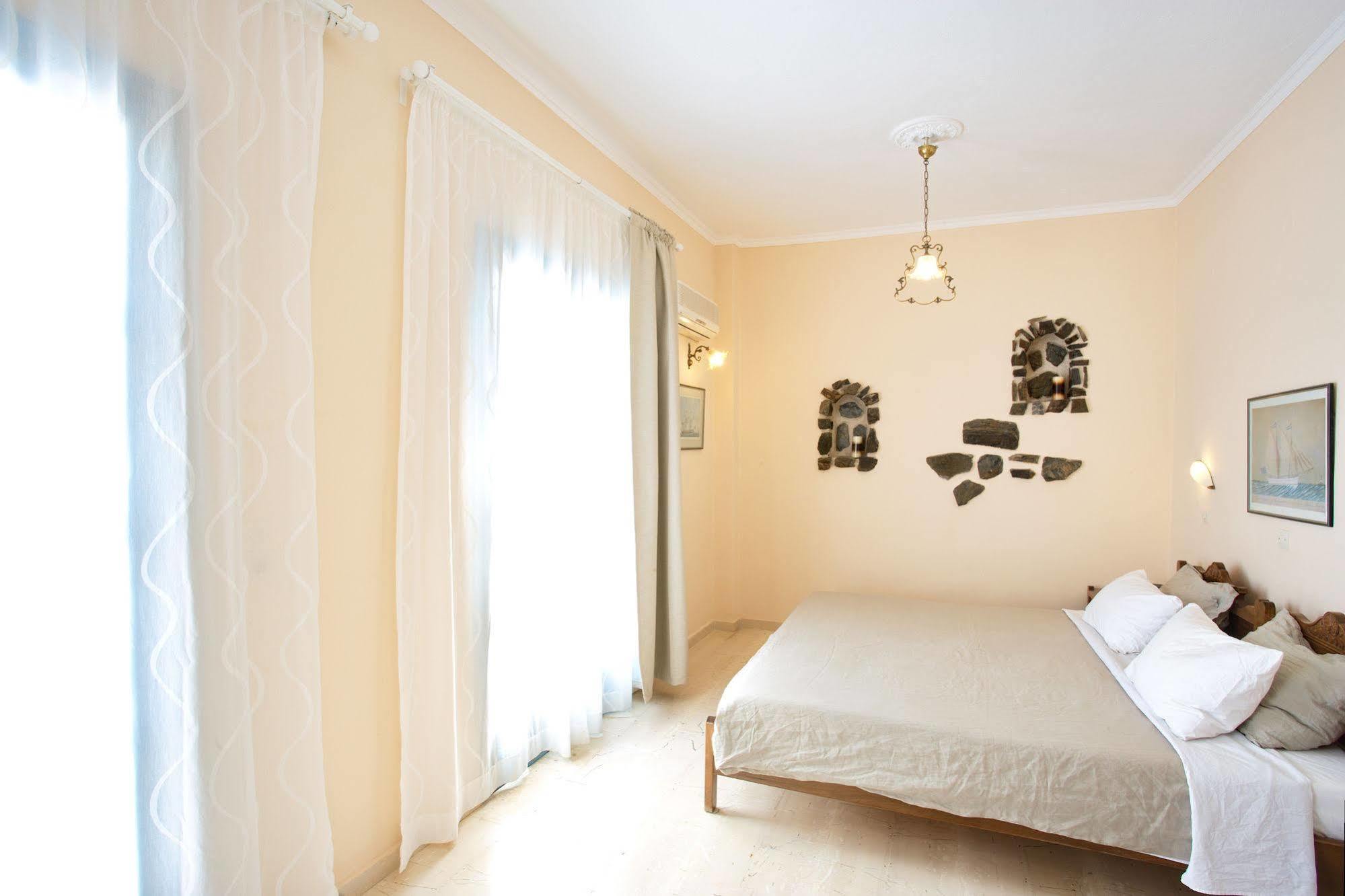 The Boathouse Hotel Kamári Zewnętrze zdjęcie